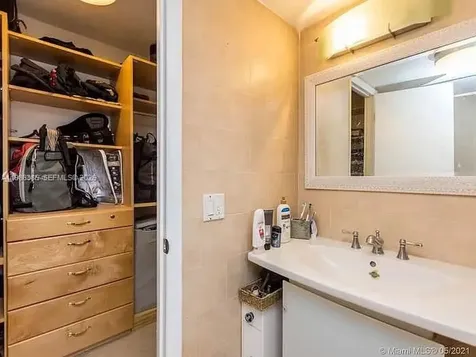 1615 West Avenue Miami Beach FL 33139