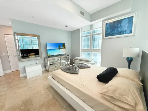 41 SE 5th Street Miami FL 33131