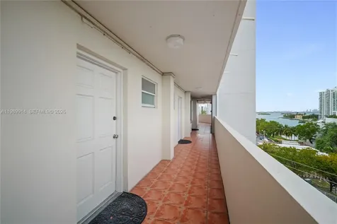 7904 West Drive North Bay Village FL 33141