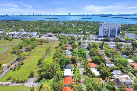 221 NE 48th Terrace Miami FL 33137