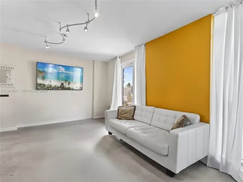 7600 Collins Avenue Miami Beach FL 33141