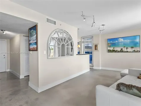 7600 Collins Avenue Miami Beach FL 33141