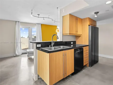 7600 Collins Avenue Miami Beach FL 33141