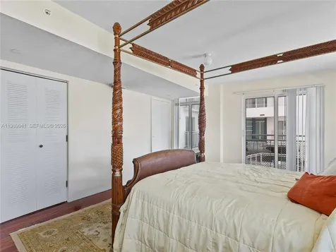 7600 Collins Avenue Miami Beach FL 33141