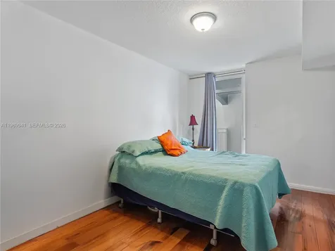 7600 Collins Avenue Miami Beach FL 33141