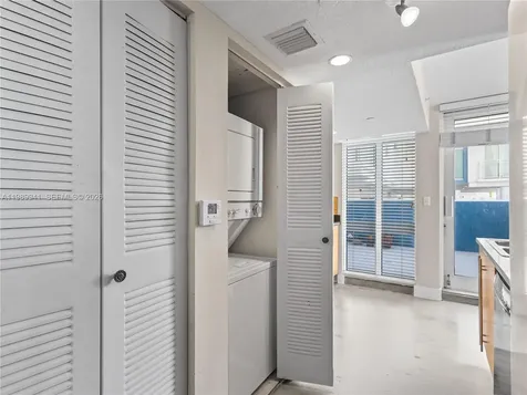 7600 Collins Avenue Miami Beach FL 33141