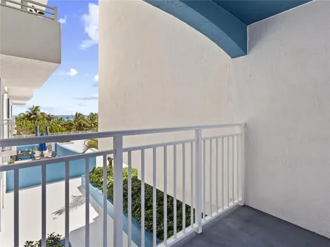 7600 Collins Avenue Miami Beach FL 33141