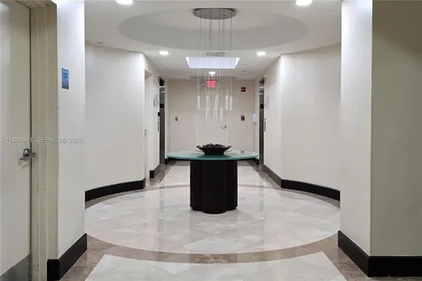 7600 Collins Avenue Miami Beach FL 33141