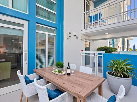 7600 Collins Avenue Miami Beach FL 33141