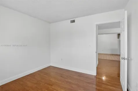 400 W Palm Circle W Pembroke Pines FL 33025