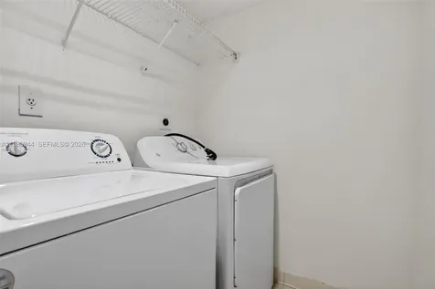 400 W Palm Circle W Pembroke Pines FL 33025