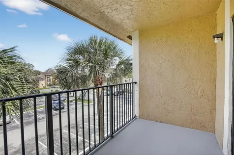 400 W Palm Circle W Pembroke Pines FL 33025