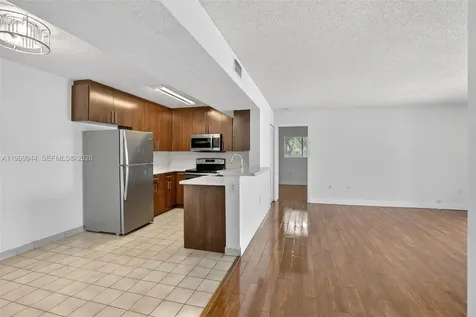 400 W Palm Circle W Pembroke Pines FL 33025