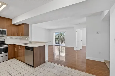 400 W Palm Circle W Pembroke Pines FL 33025