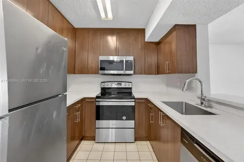 400 W Palm Circle W Pembroke Pines FL 33025