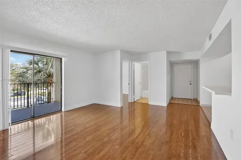400 W Palm Circle W Pembroke Pines FL 33025