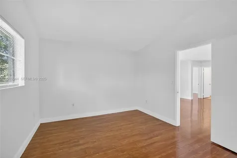 400 W Palm Circle W Pembroke Pines FL 33025