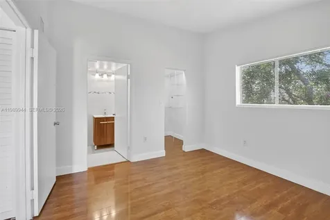 400 W Palm Circle W Pembroke Pines FL 33025