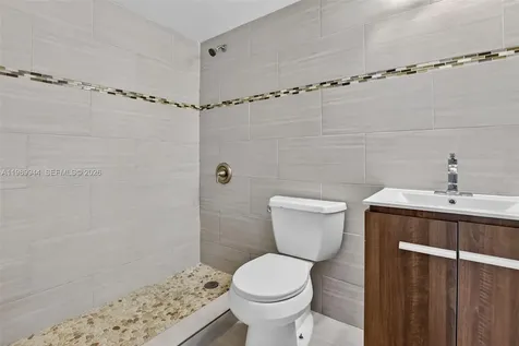400 W Palm Circle W Pembroke Pines FL 33025