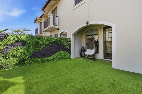 10319 NW 30th Terrace Doral FL 33172