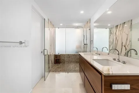 200 Biscayne Boulevard Way Miami FL 33131