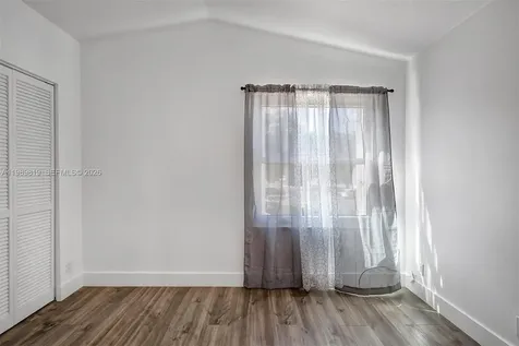 104 Wedgewood Lakes S Green Acres FL 33463