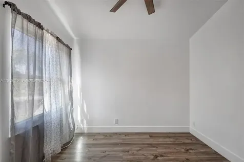 104 Wedgewood Lakes S Green Acres FL 33463