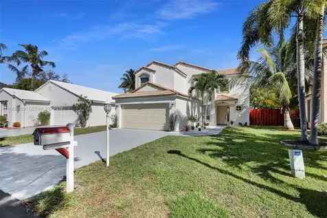 104 Wedgewood Lakes S Green Acres FL 33463