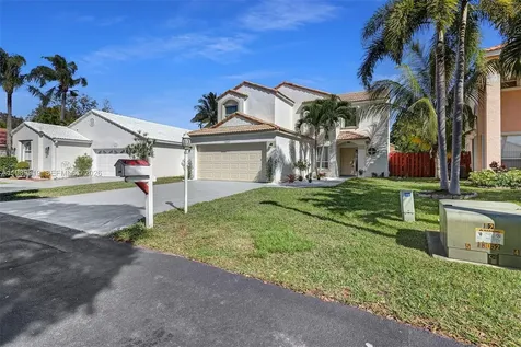 104 Wedgewood Lakes S Green Acres FL 33463
