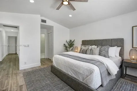 104 Wedgewood Lakes S Green Acres FL 33463