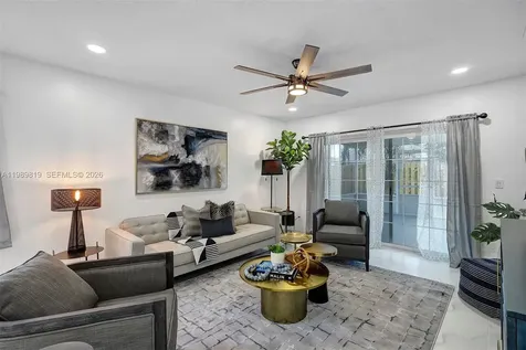104 Wedgewood Lakes S Green Acres FL 33463