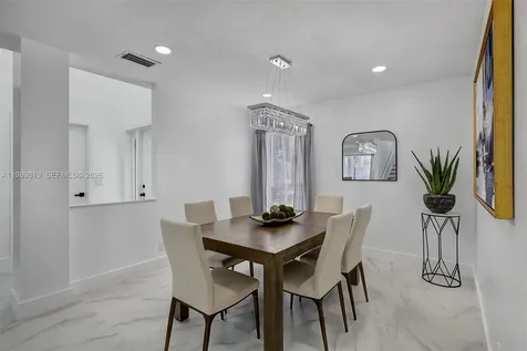 104 Wedgewood Lakes S Green Acres FL 33463