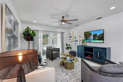 104 Wedgewood Lakes S Green Acres FL 33463