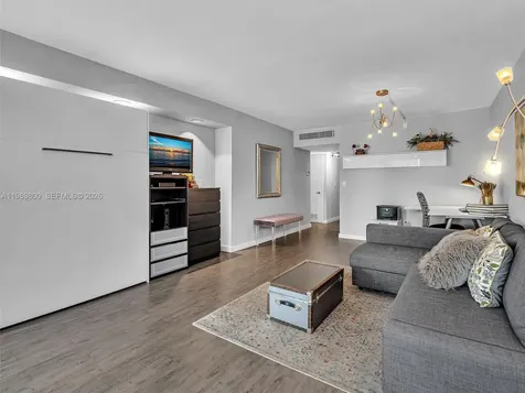 3375 N Country Club Drive Aventura FL 33180