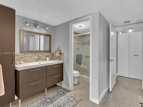 3375 N Country Club Drive Aventura FL 33180