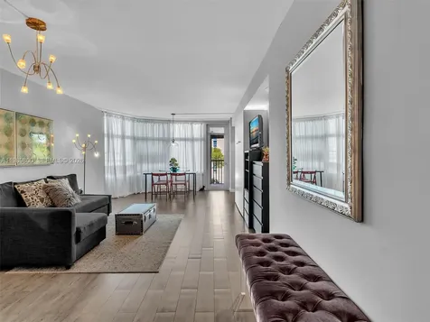 3375 N Country Club Drive Aventura FL 33180