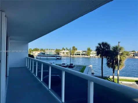 20515 E Country Club Drive Aventura FL 33180
