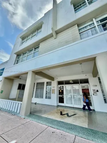 7326 Collins Avenue Miami Beach FL 33141