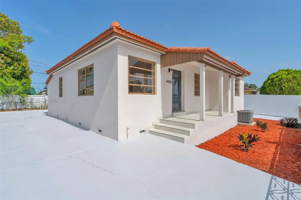 4485 E 8th Avenue Hialeah FL 33013