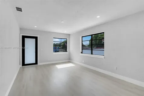 4485 E 8th Avenue Hialeah FL 33013