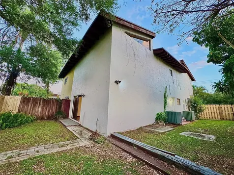 3911 Farragut Street Hollywood FL 33021