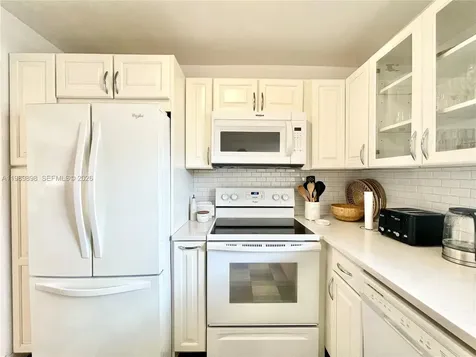 221 Meridian Avenue Miami Beach FL 33139
