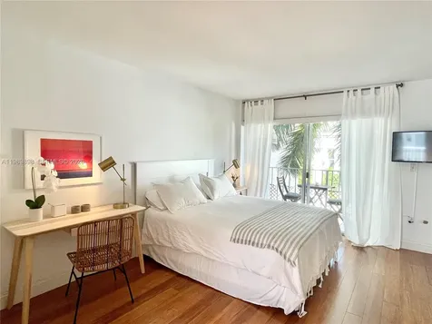221 Meridian Avenue Miami Beach FL 33139