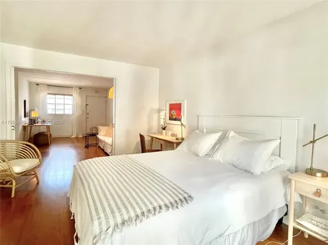 221 Meridian Avenue Miami Beach FL 33139