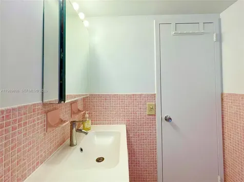 221 Meridian Avenue Miami Beach FL 33139