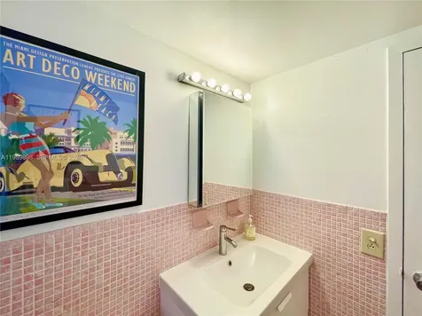 221 Meridian Avenue Miami Beach FL 33139
