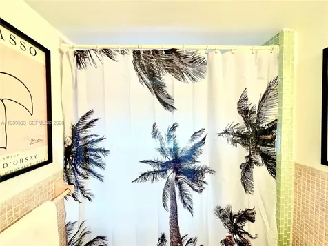 221 Meridian Avenue Miami Beach FL 33139