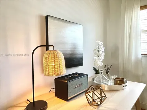 221 Meridian Avenue Miami Beach FL 33139