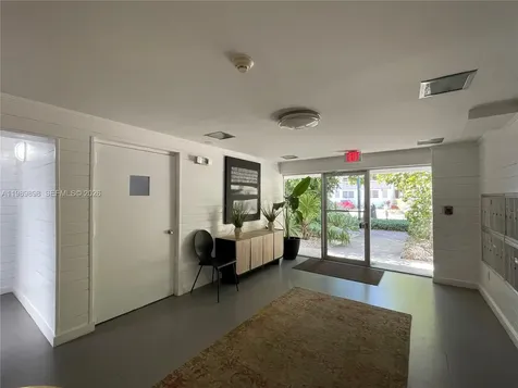 221 Meridian Avenue Miami Beach FL 33139