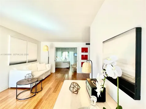 221 Meridian Avenue Miami Beach FL 33139